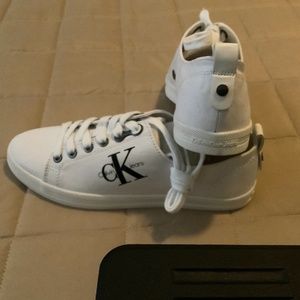 Women’s Calvin Klein canvas sneakers size: 7 1/2